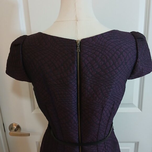 Tahari Textured Sheath Dress Women’s Size 4 Purple Belted Short Sleeve - Picture 5 of 8